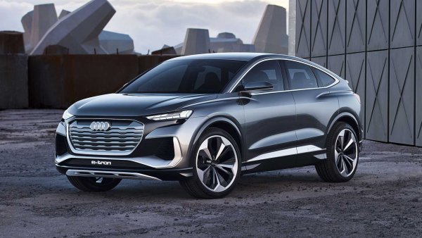 Електрически компактен SUV също се нуждае от своята версия купе. Ето защо Audi ще вземе решение по-късно тази година за излизането на  Q4 e-tron Sportback, което ще получи наклонен в задната част покрив. Предполата се, че този електромобил ще има мощност от около 300 к.с. и пробег от близо 450 км.

Име: Audi Q4 e-tron Sportback

Клас: компактнен SUV-купе

Двигател: електрически

Старт на продажбите: ноември 2021 г.

Цена: все още не е известна