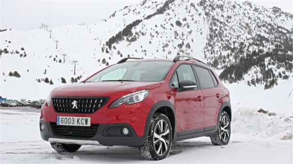 Братовчедът от Peugeot изглежда малко по-привлекателен, най-вече благодарение на увеличения до 200 мм пътен просвет и системата Grip Control. Липсата на задвижване на всички колела обаче значително ограничава възможностите му при трудни метеорологични условия. 

Въпреки факта, че по-скъпите версии предлагат двигател с турбокомпресор със 150 к.с., този кросоувър е по-подходящ за комфортно шофиране в града, отколкото за реално използване извън пътя.
