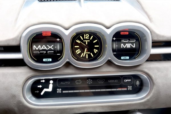 В началото на 60-те години на миналия век двама бивши сътрудници на Ferrari – Карло Чити и Джотто Бизарини (който имал стаж и в Lamborghini) решили да построят собствена суперкола. Но както често се случва с младите ентусиасти, претърпели досаден неуспех - създадената от тях компания ATS (Automobili Turismo e Sport) успяла да произведе едва около дузина екземпляра от купето 2500 GT (които все пак били доста изящни). И тук красивата история приключила. Не съвсем...

През 2011 година правата над марката ATS купуват други двама италианци - Джанлука Греджис и Даниеле Маритан. И към края на десетилетието последният, който междувременно успял да се скара с партньора си, представи превъплътения суперкар ATS GT - всъщност преработен McLaren 650S. 

Централната конзола на автомобила, за който създателят поиска сума, равна на цената на седем "донора" от британската фирма за суперколи, беше украсена с часовник от италианската компания U -Boat. Последната, между другото, също веднъж бе възродена.