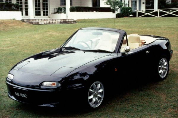 Докато Mazdaspeed се фокусира повече върху пренасянето на състезателни технологии в серийните автомобили, M2 е по-скоро експериментална лаборатория. Нейната цел е да хвърли мост между ентусиастите на тема "аналогово шофиране" и моторспортното инженерство. Централата се помещава в авангардна сграда в Токио, която прилича повече на леговище на злодей от филм за Джеймс Бонд, отколкото на автосалон. Там се провеждат фокус групи с потенциални клиенти, след което техните мечти буквално се превръщат в реалност на пътя.

Независимо дали хората искат по-спортна версия на Eunos Roadster (Mazda MX-5) с още по-силно европейско излъчване, наречена Cafe Racer, или по-комфортен и стилен вариант като Vintage &ndash; M2 го създават. В този дух компанията работи по над 20 различни проекта между 1991 и 1995 г., когато е закрита по същите причини, довели до края на останалите подмарки.
