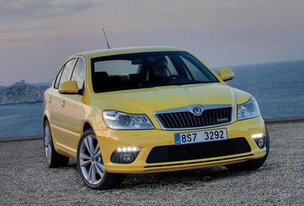 Skoda Octavia vRS е един от най-впечатляващите автомобили, създавани през този век. Той е бърз, много практичен и разполага с отлични 2,0-литрови двигател &ndash; бензинов и дизелов. В случая препоръчваме варианта с двигател от VW Golf GTI с 200 к.с. Внимавайте обаче, защото тази кола може да ви създаде доста проблеми с пътната полиция. 