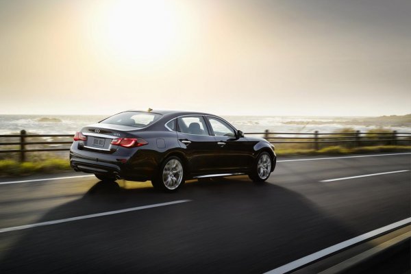 Infiniti Q70L 