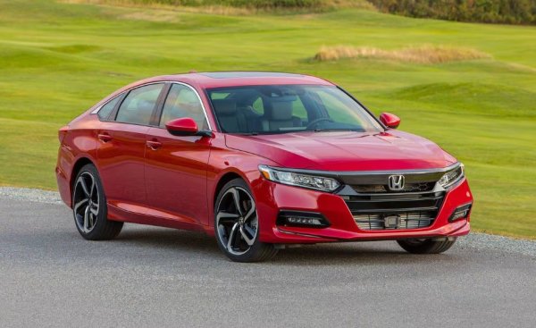 Като нова Honda Accord от 2018 е струвала 28 295 долара, но след 6 години може да се намери за около 40% от тази сума – 15 995 долара. 