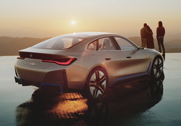 I4 обещава да бъде най-доброто електрическо BMW, като се очаква да струва около 50 000 евро, което ще му позволи да се конкурира с Tesla Model 3 и Audi e-tron GT. Баварският производител обещава пробег от 600 километра с едно зареждане, което означава, че ще задмине лидера по този показател Tesla Model S. Със сигурност I4 ще предлага и невероятна производителност, като точните параметри все още не са ясни.