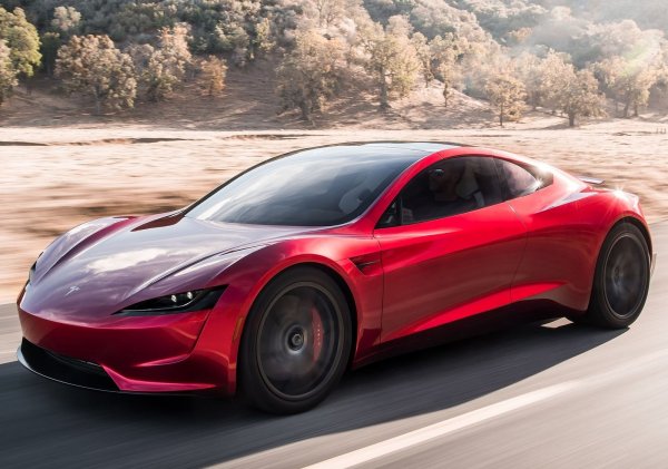 Говорейки за Тесла като истинския крал сред електромобилите, няма как да подминем бъдещия Roadster. Именно с първото поколение на този модел започна възхода на компанията Илон Мъск, като един от тези автомобили дори беше изпратен в Космоса. За наследника му се твърди, че ще има 1000 километра пробег, осигурявани от батерия с 200 кВт/ч.