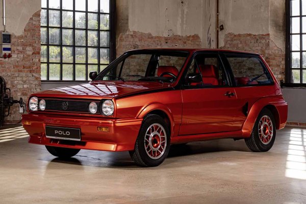 Много от тези модели са пуснати като прототипи и точно това се случва с Volkswagen Polo Sprint през 1983 г. Това тава в контекста на разработка, в който германската компания тества различни детайли на самото Polo с двигатели, които са много мощни за времето си.
