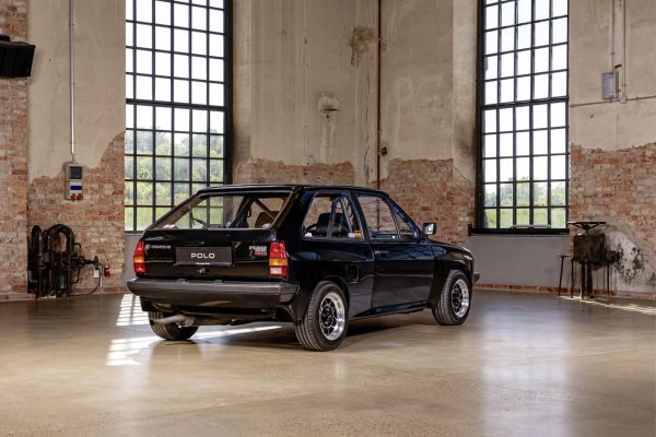 Моделът е представен през 1986 година, а отговорен за създаването му е Volkswagen Motorsport. Най-хубавото при този автомобил е, че клиентите могат да закупят комплекта и да го сглобят сами.
