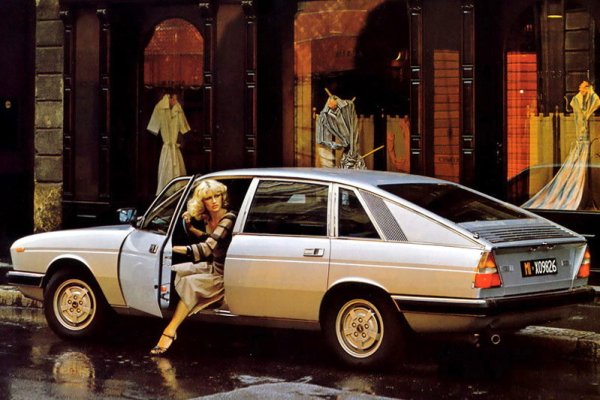 Възвеличаван за елегантния и нетрадиционен стил, критикуван за някои смели технически решения (започвайки с четирицилиндровия надлъжен боксер), този модел представлява последния голям опит на пред-Fiat Lancia да остане верен на традиция, съставена от изтънчени и нестандартни решения. Наличен като седан и купе, той остана в производство до 1984.