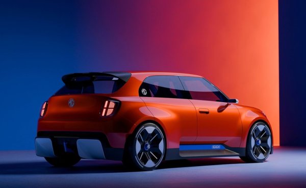 Екстериорът на MG GO! е вдъхновен от най-впечатляващите автомобили на марката от средата на XX век, най-вече от купето MGB GT. Дизайнерите обаче не са се стремили да създадат стилизирано копие на класическия модел. Вместо това, концептуалният модел е с модерна каросерия тип &bdquo;компактен хечбек&ldquo;, в която са вплетени исторически мотиви, придаващи му отличителен и разпознаваем характер.

От MG изрично определят естетиката на автомобила като &bdquo;ретро-футуристична&ldquo;. Според компанията този подход ще помогне електрическите превозни средства да станат по-емоционално въздействащи и визуално различни от тези на конкурентите в масовия пазарен сегмент.