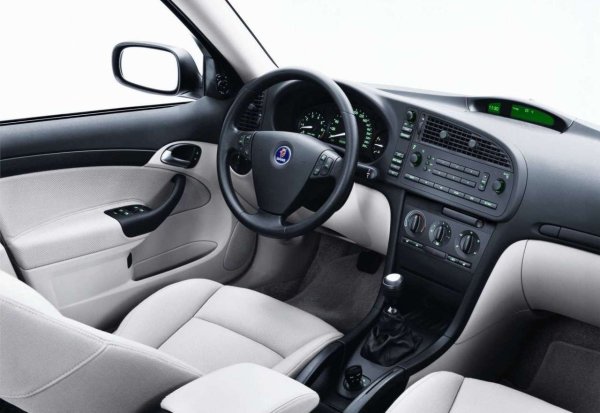 Сравнително малкият тираж, приятният дизайн и статутът на един от най-новите модели на марката си свършиха работата - дори днес вече се усеща ексклузивен. А Insignia, която използва същата платформа, едва ли може да се похвали с това.
