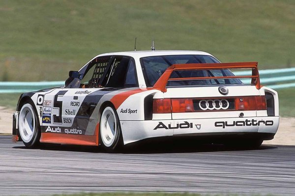 Шофирането на състезателна кола не е никак лесно. Audi има репутацията на производител на семпли модели с малко характер, дори във вариантите RS. Компанията обаче произвежда и автомобили като Audi 90 IMSA, което има своя уникална привлекателност при бързо шофиране.

Всъщност, според Рьол, това е една от онези коли, при които чувстваш, че ако излезеш жив, си спечелил битка. Но също така се забавляваш, докато я шофираш. Той дори казва, че дори със сликове, губиш част от гумите си във всеки завой. "Имаше много мощност. Дори със сликове и задвижване на четирите колела, тя завива с четири черни линии, които се влачеха зад теб. Беше фантастично".
