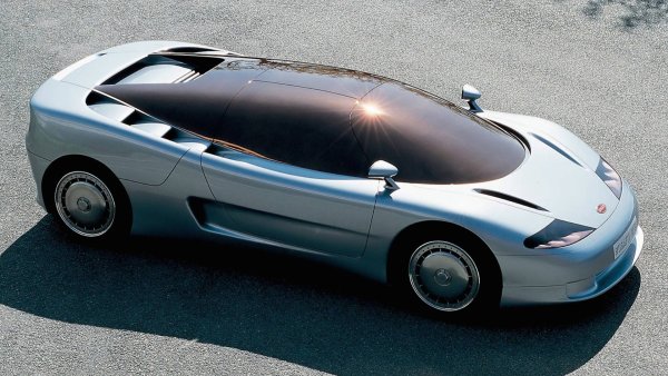 Към края на 80-те и началото на 90-те години Italdesign изглежда измества фокуса си повече от серийните автомобили към концептуалните автомобили. Разбира се, фирмата все още работи върху пътни превозни средства за SEAT, Daewoo, Maserati и други, но Bugatti ID 90 Concept може да е един от най-зашеметяващите дизайни на ателието през 90-те години на миналия век. Той също така помогна за съживяването на марката и вдъхнови появата на EB110.
