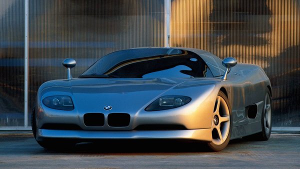 Може да не е най-запомнящият се автомобил на Italdesign, създаван някога, но BMW Nazca M12 от 1991 година несъмнено е уникален. Произведени са само три екземпляра от суперколата, но само един е доставен нов на султана на Бруней - Хасанал Болкиах и брат му принц Джефри Болкиах. Мощността е осигурена от модифициран 5.0-литров V12 от BMW 8-Series, за да произвежда 380 конски сили.
