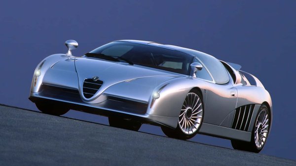 Ако познавате тази кола, има голям шанс да сте прекарали много време в игра на Need For Speed III: Hot Pursuit. Синът на Джорджето Джугаро - Фабрицио, проектира тази кола, която взе ходовата част на седана Alfa Romeo 164 и я постави в задната част на суперкола със среден двигател. По типичен италиански начин тази кола все още изглежда зашеметяващо днес. Жалко, че никога не се превърна в сериен автомобил.
