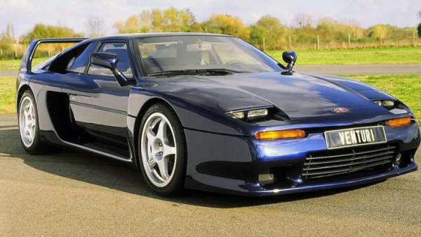 Френската компания Venturi, която наскоро премина към производството на електромобили, също не смята взимането на части от други автомобили за срамно. Спортното купе с 400 GT изглежда като колаж от компоненти от най-различни марки.
