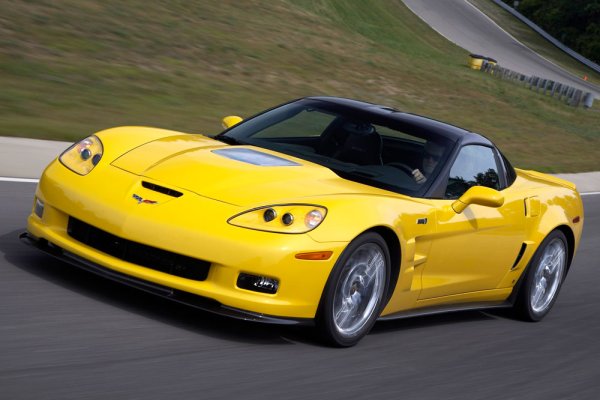 Chevrolet Corvette винаги е бил обект на желание за тези, които обичат да шофират американски автомобили. Спортен автомобил, който в последното си поколение е възприел по-европейски стил, но отдавна е запазил този отчетливо "янки" характер.

Z06, продаван между 2006 и 2013 г., може да се похвали с атмосферен 7-литров V8 двигател, който осигурява над 500 к.с., и се очаква стойността му да се повиши през следващите няколко години. В момента се оценява на около 55 000 евро. Кола с характер.
