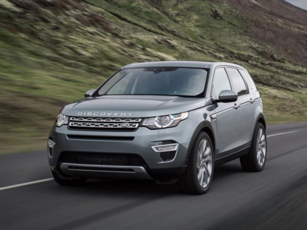 Слабата репутация на Land Rover за надеждност се подкрепя от факта, че 43% от собствениците на Discovery Sport съобщават за проблеми. Най-много оплаквания има от изпускателната система, следвана от спирачките, електричеството, климатика и двигателя. Ремонтът на 1/4 от колите е отнел повече от седмица, като сметките са от 300 до 1700 евро.
