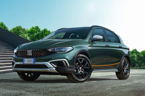 Автомобилите трябва да бъдат боядисани в цвят Foresta Green, като имат ярък декор, матово сиви корпуси на огледалата, черни джанти, офроуд бодикит и алуминиева защита. Вътре е се залага на черен плат, емблеми Garmin, както и на сиви и оранжеви акценти.