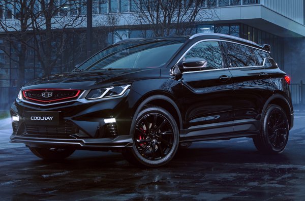 Разликите от автомобила в най-високото ниво на оборудване са цветовата схема Ink Black, черни декоративни детайли и джанти, &bdquo;карбонови&ldquo; корпуси на външните огледала, табелки с името на версията, спойлер с червена буква S, тонирани задни стъкла и подови стелки с името на версията.