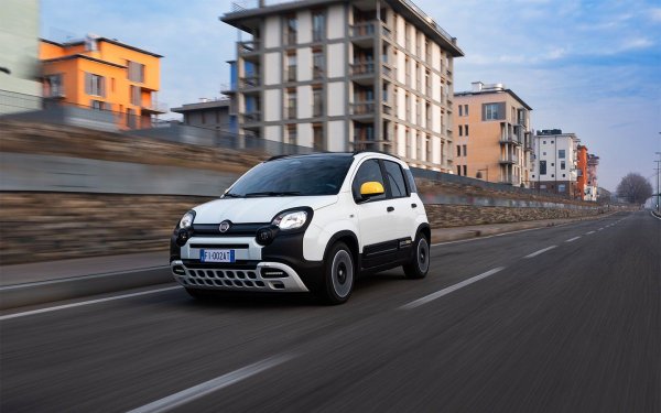 Иновации и чудеса не се очакват от новия Fiat Pandina Autobianchi - по същество той ще остане евтин Fiat. Настоящият модел, който излезе в продажба през 2011 година, е оборудван с хибриден двигател Firefly, базиран на трицилиндров двигател с обем 1 литър и мощност 69 к.с. 

Официалното представяне на серийния Fiat Pandina Tributo Autobianchi се очаква през следващите месеци.