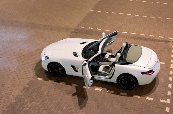  Mercedes-Benz SLS AMG Roadster