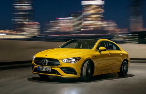 Бензинов турбомотор с обем 2,0 литра се поставя и на компактните модели на Mercedes-AMG, носещи индекс 35 (А 35, CLA 35, GLA 35 и GLB 35). При тях двигателят развива 305 к.с. и 400 Нм, като се съчетава с 8-степенна автоматична скоростна кутия и задвижване на четирите колела 