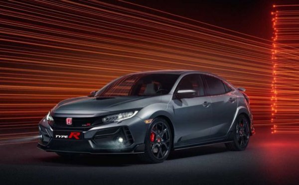 Няма как подобен списък да мине без хот-хеч на Honda. При модела Civic Type R двулитровият агрегат развива 320 к.с., което позволява ускорение от 0 до 100 км/ч само за 5,7 секунди.