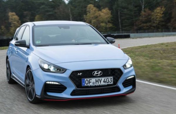 Най-мощният двигател с 4 цилиндъра, достъпен за корейски автомобили, е 2.0 T-GDI. Той развива 275 к.с., като се поставя на &bdquo;напомпаните&ldquo; Hyundai i30 N и i30 Fastback N. При тях моторът се съчетава само с 6-степенна механична скоростна кутия и задвижване на предните колела. При Kia Stinger същият този двигател предлага &ldquo;само&ldquo; 245 к.с. 