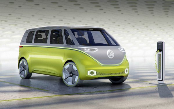 В средата на март 2022 г. Volkswagen представи серийната версия на електрическия миниван ID. Buzz. Това стана 5 години след премиерата на едноименния автосалон, която се състоя на автосалона в Детройт. За това време дизайнерите на компанията на няколко пъти преработиха екстериора на наследника на оригиналия Buli, но в крайна сметка запазиха класическата схема с два цвята на каросерия, както и общите пропорции. 