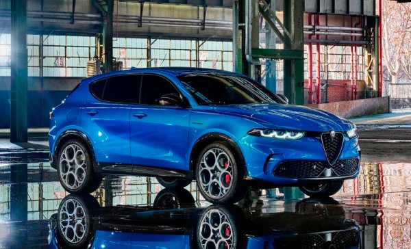 По-малкият брат на Stelvio получи агресивни бровни и фирмена решетка на радиатора Scudetto. Джантите са в стила на старите телефонни шайби, но серийният вариант има фарове с различна форма, които напомнят на SZ Zagato и на прототипа Proteo. Същото се отнася за стоповете, както и за тръбите на ауспуха. В интериора за залага на алуминий, алкантара и естествена кожа. Има също така 12,3-инчов дисплей на виртуалния приборен панел, голям екран на мултимедийната система и &bdquo;умна&ldquo; светодиодна система в салона.