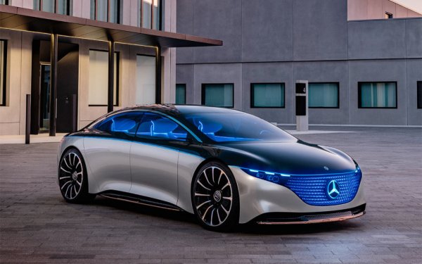 На автосалона във Франкфурт през 2019 г. Mercedes представи концепция на луксозен лифтбек под името Vision EQS. Серийната версия се появи 2 години по-късно в качеството си на екологична алтернатива на седана S-Class. Както концепцията, така и производственият вариант, се отличават със специфична форма на каросерията. Благодарение на това електромобилът може да се похвали с най-добрия коефициент на аеродинамично съпротивление &ndash; 0.20.