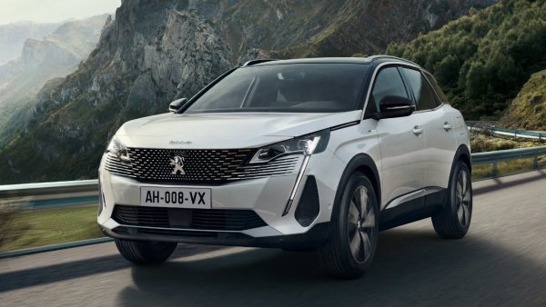 Най-големият успех на Тавареш. Когато пое компанията, Peugeot произвеждаше две дузини неатрактивни модели с нисък марж на печалба. Португалецът оряза безмилостно гамата, а оцелелите модели промени коренно като дизайн и качество на изпълнение, за да ги позиционира в по-високия ценови сегмент. Резултатът от това е, че при намалели като абсолютен брой продажби Peugeot извлича рекордно висока печалба. Под натиска на Тавареш компанията направи доста бързо и прехода към електрификация и днес разполага с гъвкави платформи, позволяващи както конвенционално и хибридно, така и чисто електрическо задвижване. Това понижава осезаемо производствените разходи. 
Проблемът на Peugeot си остава все още високата зависимост от европейския пазар. Както споменахме, Америка е вече затворена врата, плановете в Иран бяха саботирани от политически фактори, така че като възможност за диверсификация остава Китай. 
Прогноза: непоклатима
