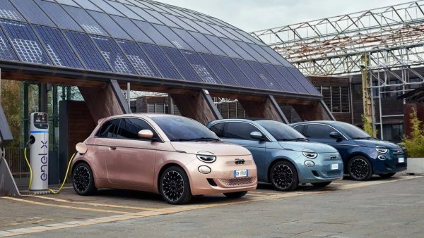 Още при предишната глобална криза Серджо Маркионе бе обявил, че няма да инвестира във Fiat, докато пазарът не оправдае подобна инвестиция. Десетилетие по-късно резултатът е една силно ограничена марка, която на практика съществува активно само в топящия се А-сегмент, с Panda и 500. И техните продажби обаче са концентрирани основно в Италия. Кросоувърът 500X не е кой знае колко успешен. Много по-добре стоят нещата в лекотоварния сегмент, където марката е сред лидерите в Европа. 
Опитът за разрастване в Северна Америка се провали и през 2020 компанията продаде едва 3569 автомобила там. Fiat се отказа и от китайския пазар. 
Сега Fiat лесно може да се завърне в В- и C-сегмента с платформите на PSA, но това само ще засили конкуренцията с Peugeot, Citroen и Opel. Очевидно легендарната италианска марка се нуждае от нова концепция, но още не е ясно каква ще е тя. Миналата година изпълнителният директор на FCA Майк Манли обяви, че Fiat ще се оттегли от класа на миниавтомобилите - но това ни се струва твърде невероятно. 
Прогноза: ще оцелее, но доста променена
