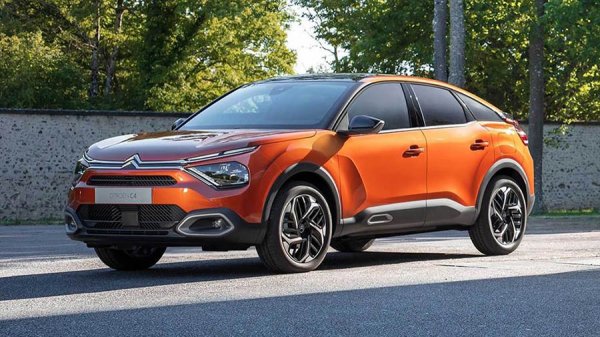 Дълги години Peugeot не знаеше какво точно да прави с някогашния си конкурент, когото погълна още през 1976. След множество криволичения между опити за премиум и за бюджетни модели, накрая Тавареш твърдо позиционира марката като достъпна и по-младежки ориентирана, с нетрадиционен дизайн. 2020 не бе добра година, просто защото при кризи първо страдат ниските пазарни сегменти, а и защото новите екостандарти в ЕС вдигнаха цените на най-достъпните модели на Citroen. Но като цяло марката се развива стабилно и е печеливша, благодарение най-вече на кросоувъра C5 Aircross. 
И тук най-големият проблем е твърде високата зависимост от европейския пазар. Затова Citroen се готви да стъпи в Индия през тази година. 
Прогноза: стабилна
