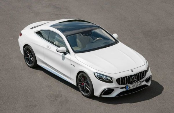 Където има спортни BMW-та, винаги има и спортни Mercedes-и. Затова и най-очевидният конкурент на новото M8 е именно купето S 63 4Matic+, въпреки че те не са съвсем преки съперници. Причината е, че S-Class е по-дълга с цели 18 см, има повече място за пътниците отзад и е по-скъпа - 173 010 еро срещу 147 220 евро.
