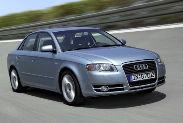 Тъй като стана дума за Seat, трябва да се спомене и необичайния Seat Exeo. Той се появи през 2008 г., четири години по-рано от четвъртото поколение Toledo, като в тогавашната гама на испанската марка той трябваше да заеме мястото на флагмана. Но за основа на новия голям Seat създателите взеха предстоящото пенсиониране на семейството на Audi A4 (на снимката) от поколението B7 - изборът, честно казано, е доста спорен. И не само заради възрастта на оригиналния автомобил.