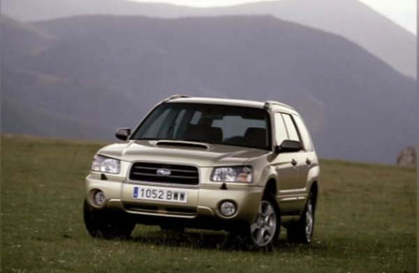 Какво общо могат да имат Subaru и Chevrolet? Малко хора си спомнят, но в началото на 2000-те години General Motors и Subaru пуснаха няколко &bdquo;съвместни&ldquo; модела, въпреки че степента на инженерна намеса от една или друга страна в повечето случаи беше ограничена само до промяна на надписите и ечблемите. Всичко започва в края на 1999 г. с покупката от американски концерн на 20,1% от японската корпорация Fuji Heavy Industries, която включва Subaru. Японците се надяваха да се закрепят в Европа, а GM искаше да увеличи присъствието си на азиатските пазари (най-вече в Япония и Индия), но, уви, нищо добро не излезе от това сътрудничество.