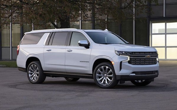 Днешният Suburban е общо взето версия с удължена колесна база (+381 мм) на всъдехода Chevrolet Tahoe. Големият SUV е еднояйчен близнак на GMC Yukon XL, като и двете машини са конструирани на удължена версия на платформата Т1 на General Motors, която се използва и за Cadillac Escalade ESV.