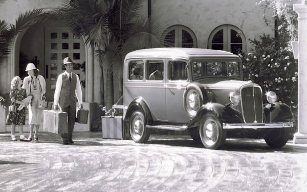 Suburban е най-старото оцеляло и до днес моделно име в автомобилния свят. Всъщност, първоначално моделът се е наричал Chevrolet Carryall Suburban, но частта Carryall скоро отпада от табелките.

Първият Suburban е нещо като предшественик на MPV моделите, като е разполагал с 8 места на три реда седалки и огромна площ за багаж.