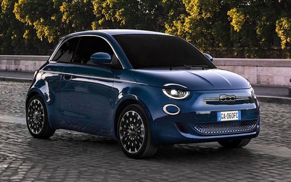 Представен през 2007 година и с дизайн напомнящ максимално много на Nuova 500, настоящият Fiat 500 веднага грабва вниманието на публиката и става бестселър. Макар и да не е най-добрият малък хечбек на света, той определено е един от най-чаровните.

Гамата се разширява с Fiat 500L и 500X, които имат сходен стил, макар да нямат много общо като платформа и техника. Сега, предизвикателството пред италианската марка е да запази модела успешен, без да разчита само на името и дизайна от 2007 г. Наскоро бе представено изцяло новото поколение на машината, която сега е с електрическо задвижване и за момента се продава успоредно със старата генерация с конвенционален ДВГ.