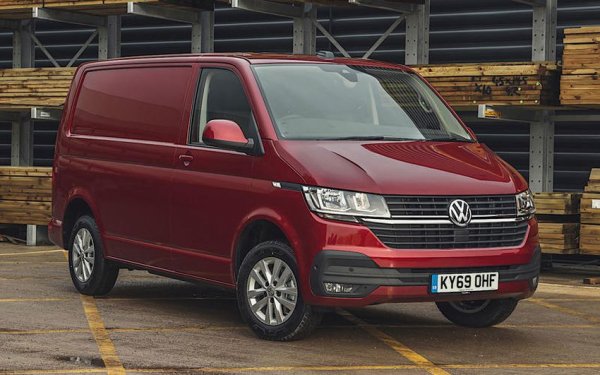 От 2015 година Transporter е в 6-ото си поколение. Името се прилага към богата гама машини като бус с 9 места, товарен фургон и шаси кабина. Налични са и по-луксозните версии Caravelle и Multivan, а на базата на последния се предлага и кемперът California.