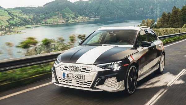 Новата генерация на луксозния хечбек идва малко след дебюта на Volkswagen Golf 8, с който делят една платформа. Аудито обаче обещава още по-новаторски интериор, докато външният вид ще претърпи само леки промени. Освен обикновеното А3, в Женева ще дебютира и напомпаното S3. 
