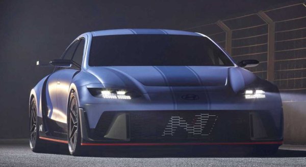 Най-новата концепция в този списък (наред с още една), RN22e всъщност визуализира бъдещ сериен модел. Опитните очи трябва да могат да разберат, че това е Hyundai Ioniq 6. Концептуалният пакет разполага с електрическо задвижване с мощност от 577 конски сили, които пасват идеално на агресивния му външен вид.