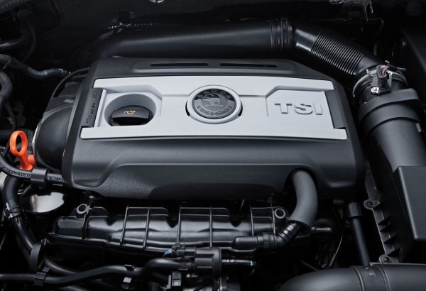 Освен това запалителните свещи, запалителната бобина и проводниците за високо напрежение и задвижващият механизъм на турбината не са издръжливи. Дроселната клапа и всмукателните клапани се замърсяват бързо. Тъжната картина се допълва от течове на масло изпод корпуса на масления филтър и спукан клапан на вентилационната система на картера. Животът на двигателя обаче е доста приличен, като в някои случаи той е над 300 хиляди км.

По-удачен избор е с 1,6-литровият атмосферен мотор със 110 к.с., който се комбинира с японска хидравлична автоматична скоростна кутия, а не с капризен робот. Най-добрият вариант обаче си остава двигателят 1.8 (152 к.с.) - той е структурно подобен на Tiguan 2.0 от същото семейство, поради което има същия набор от заболявания. Трансмисията &ndash; робот или механика. На вторичния пазар има много такива Yeti, но търсенето им е ниско.