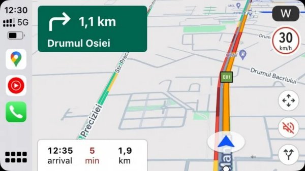 Ако сте използвали Waze, знаете, че най-силният му коз е поддръжката на отчети за трафика и пътната обстановка в реално време. Потребителите могат да отбелязват опасности на картата, включително камери за скорост и скрити постове на пътната полиция, а също ремонти, препятствия на пътя и пр. После приложението може да генерира предупреждения за другите потребители, за да знаят какво да очакват. 
Google Maps има опция за докладване на инциденти от 2019 г. Досега компанията не е изразявала особен интерес към разширяване на тази функция. Всичко се промени този месец, когато Google внедри функцията в CarPlay и Android Auto, позволявайки на потребителите да съобщават за пътни инциденти, докато шофират. Това става вече с големи и удобни икони - точно това, което даваше предимство на Waze.
