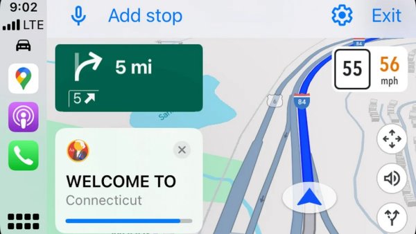 Google Maps също получи една от най-очакваните актуализации на CarPlay. От юли Google Maps има скоростомер в CarPlay, който позволява на потребителите да виждат колко бързо се движат, когато навигацията е активирана.
Преди това функцията беше изключителна за екосистемата на Android и Google Maps в CarPlay показваше само ограничението за текущия път.

