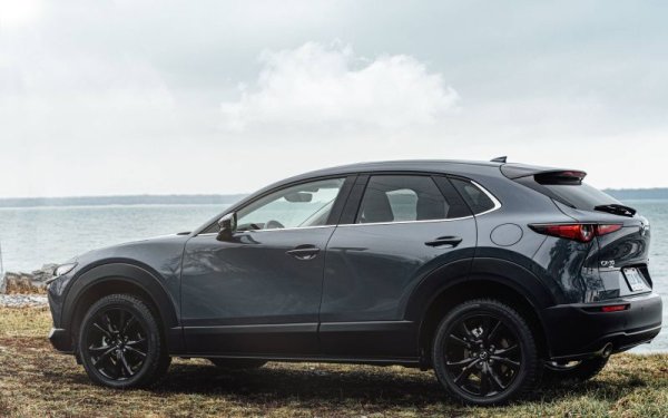 Отпадането на CX-3 от гамата лиши Mazda от сигурен участник в Топ 10. Наследникът CX-30 е по-голям и по-комфортен, но и по-скъп. За 4х4 ще трябва да вземете автомобил с бензинов мотор, 150 коня и 6-степенна ръчна скоростна кутия. Просветът е 175 мм. 

Цена през 2021: n/a