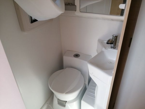 Цената на този автомобил е 2.4 милиона рубли, или около 53 000 български лева. Не е съвсем без пари, но е наполовина под западните аналози.
