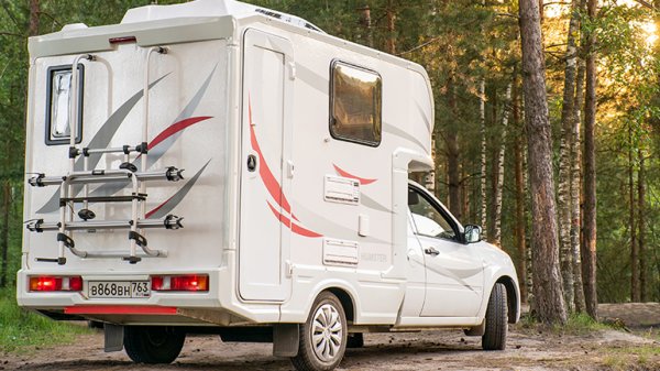 Това се отразява на проходимостта, разбира се. Но също и на цената, която тук е само 46 000 лева. 
