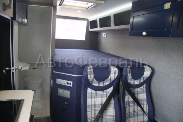 Това включва шумо- и топлоизолация с трисантиметров слой пяна, монтиране на въртящи се седалки, на кухненски блок с газови котлони и фурна, шкафове за съдовете, душкабина, биотоалетна, гардероб, спалня на два етажа с размери 110 на 190 см, два големи резервоара за вода, и допълнителен акумулатор 100 амперчаса. Ако купите втора ръка петгодишен Соболь, цялото удоволствие ще ви излезе около 28 000 лева. 
